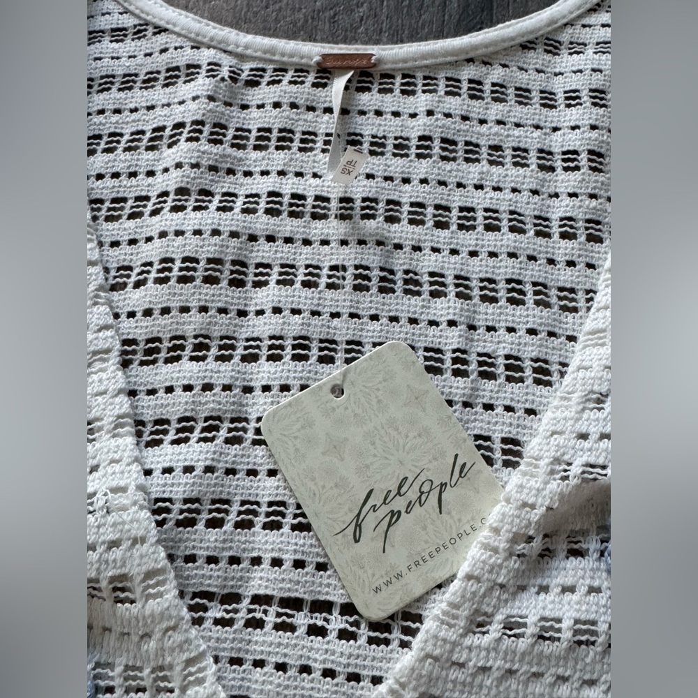 Free People Seaside Walk Top. NWT. Crochet. Appliqués. Wmn’s Sz XS. - Picture 5 of 11